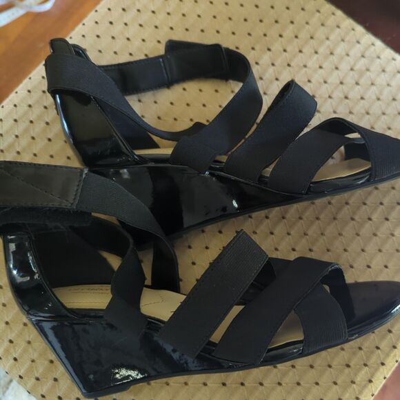 Liz Claiborne  9M "Nest" Strappy Black Patent Leather Wedge Strappy Heel 2.75" - Picture 7 of 10